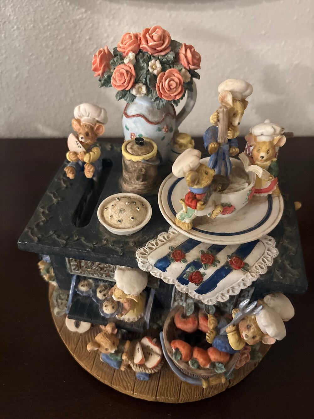 Classic Treasures Mice Baking, Animated,Stove Music Box plays My Favorite Things